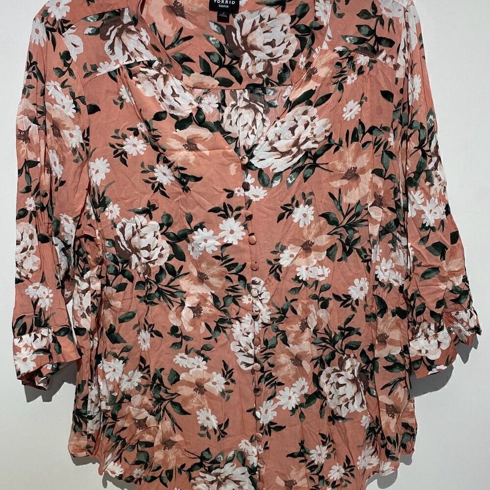 Torrid Harper Blouse Coral Pink Floral 3/4 Sleeve Rayon Top‎ Size 2 Plus Size